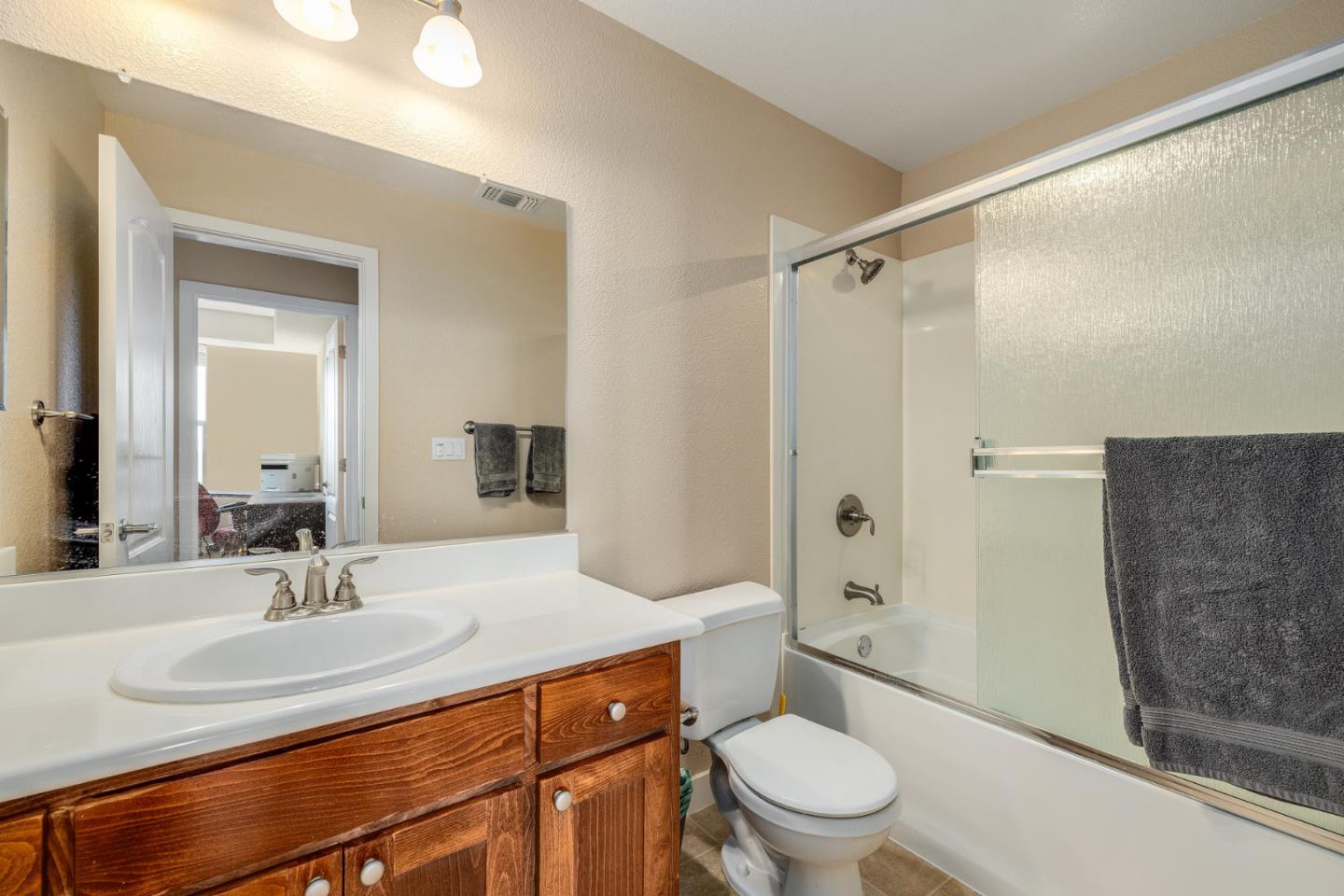 Detail Gallery Image 40 of 66 For 6437 Blue Rock Ct, Oakland,  CA 94605 - 3 Beds | 2/1 Baths