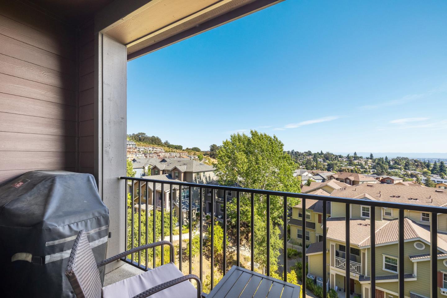 Detail Gallery Image 46 of 66 For 6437 Blue Rock Ct, Oakland,  CA 94605 - 3 Beds | 2/1 Baths