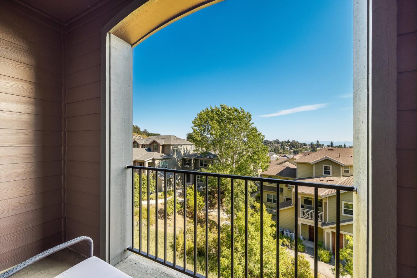 Detail Gallery Image 51 of 66 For 6437 Blue Rock Ct, Oakland,  CA 94605 - 3 Beds | 2/1 Baths