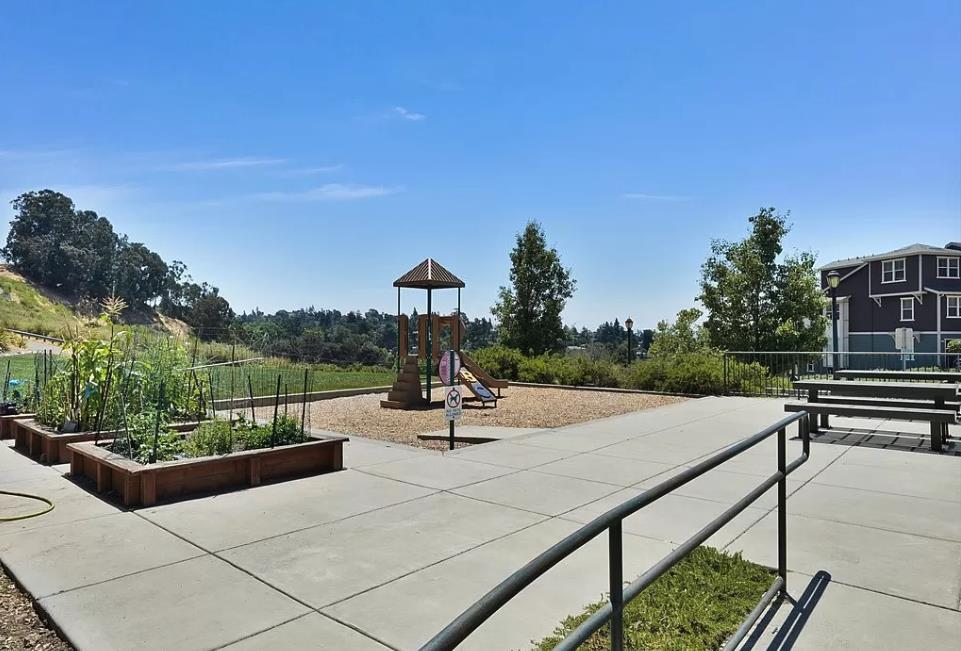 Detail Gallery Image 66 of 66 For 6437 Blue Rock Ct, Oakland,  CA 94605 - 3 Beds | 2/1 Baths