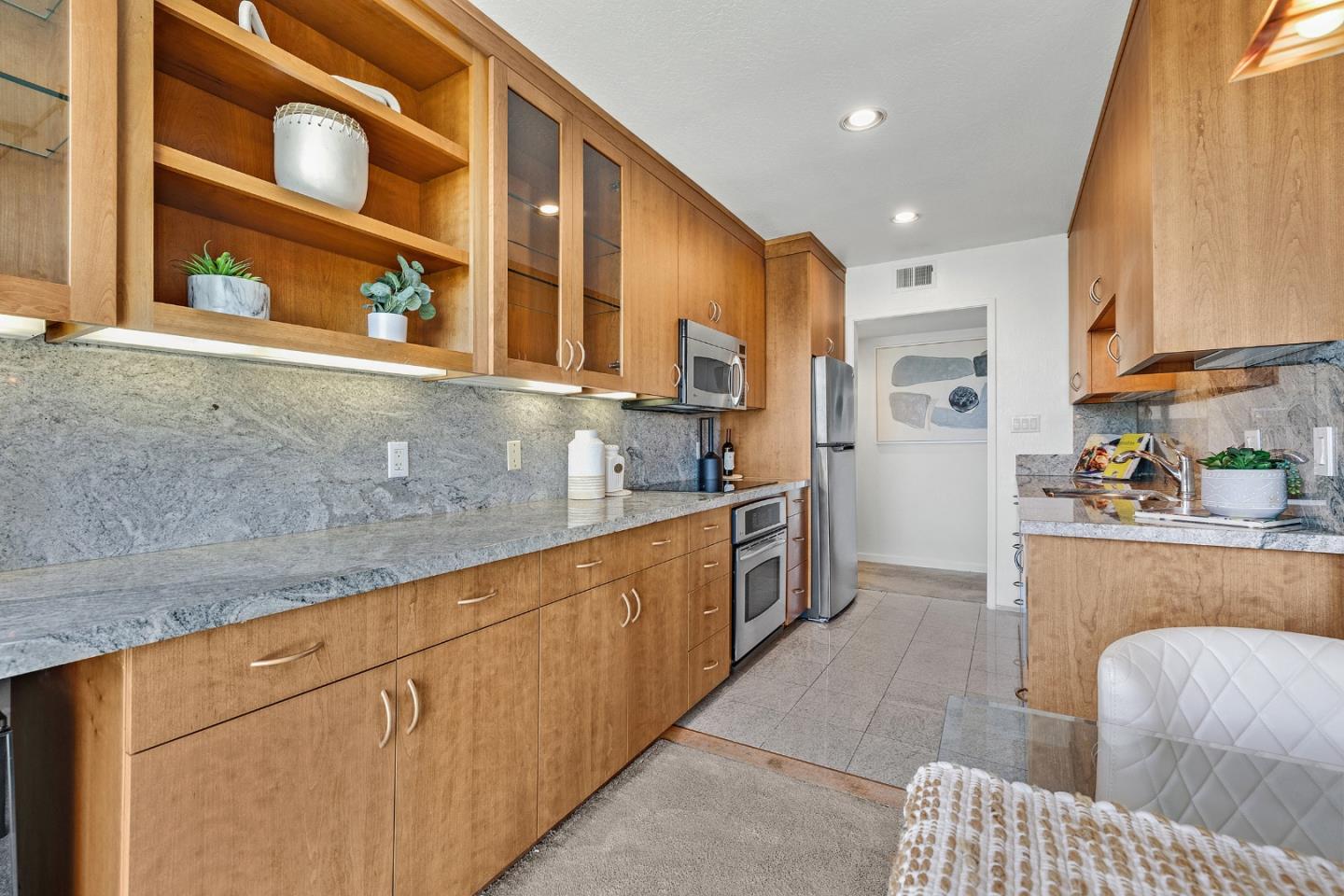 Detail Gallery Image 6 of 38 For 183 Del Medio Ave #310,  Mountain View,  CA 94040 - 2 Beds | 1 Baths