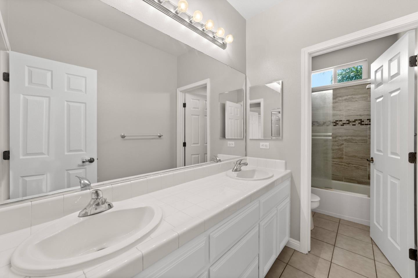 Detail Gallery Image 12 of 28 For 727 Talbot Ct, Morgan Hill,  CA 95037 - 4 Beds | 2/1 Baths