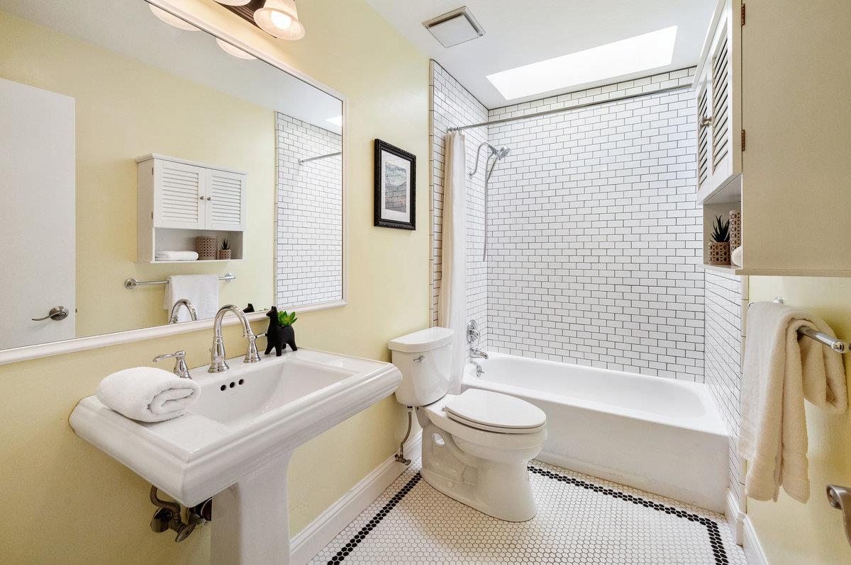 Detail Gallery Image 27 of 60 For 239 Elm St #6,  San Mateo,  CA 94401 - 2 Beds | 2 Baths