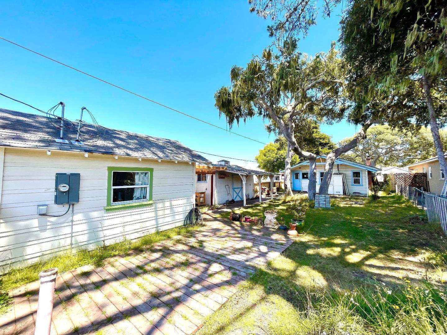 Detail Gallery Image 15 of 17 For 610 Granite St, Pacific Grove,  CA 93950 - 3 Beds | 2 Baths