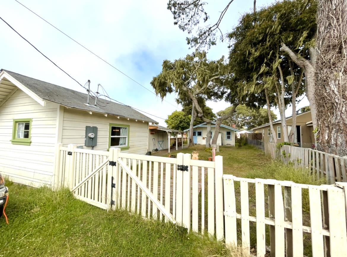 Detail Gallery Image 16 of 18 For 610 Granite St, Pacific Grove,  CA 93950 - 3 Beds | 2 Baths