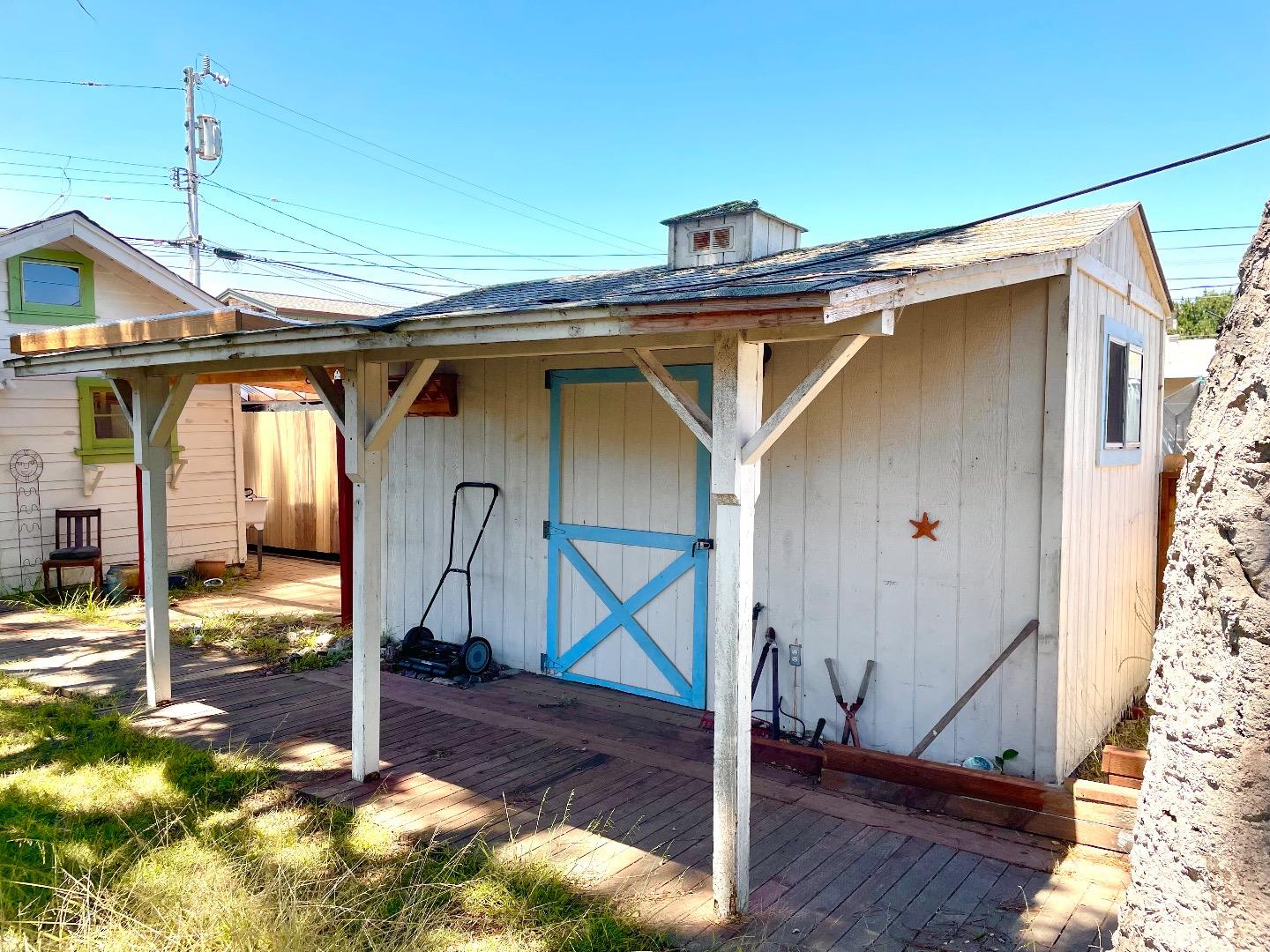 Detail Gallery Image 5 of 18 For 610 Granite St, Pacific Grove,  CA 93950 - 3 Beds | 2 Baths