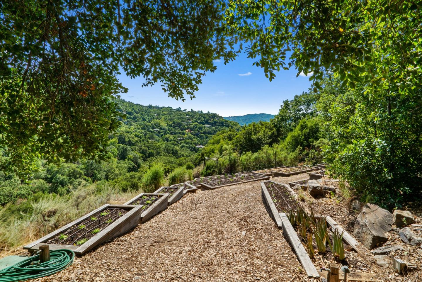 Detail Gallery Image 29 of 105 For 15651 Kennedy Rd, Los Gatos,  CA 95032 - 4 Beds | 3/1 Baths