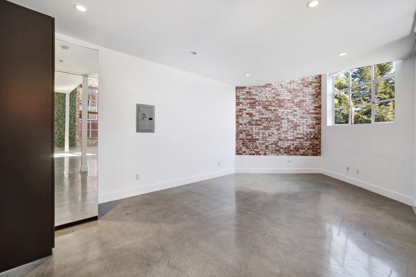 829 21st Street # 4, Oakland, California 94607, 1 Bedroom Bedrooms, ,2 BathroomsBathrooms,Residential Lease,For Rent,829 21st Street # 4,ML81974668