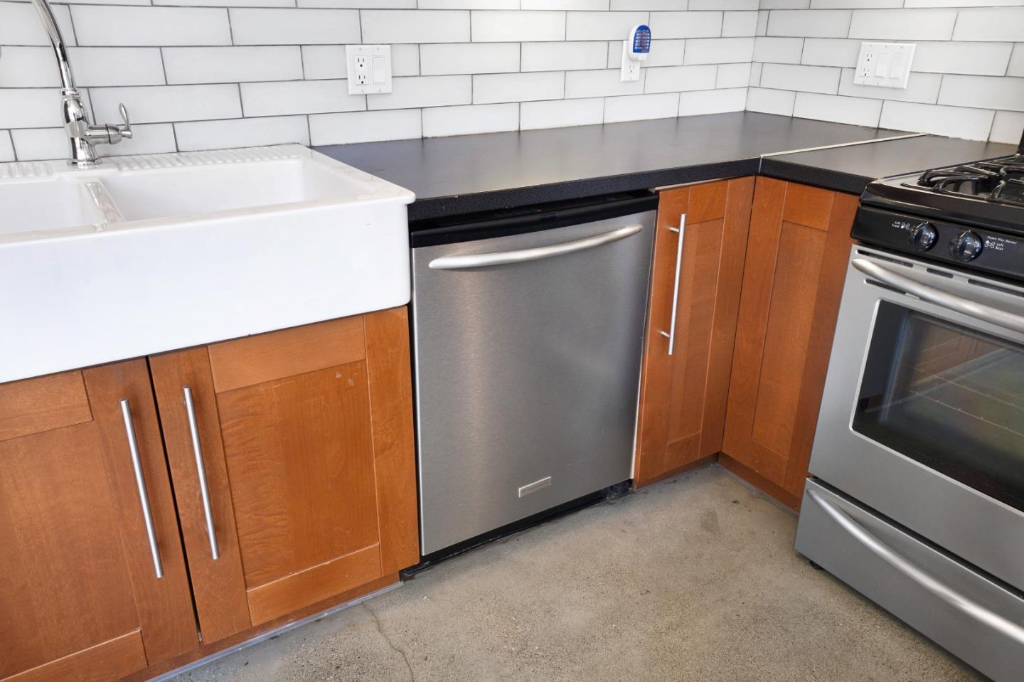 829 21st Street # 4, Oakland, California 94607, 1 Bedroom Bedrooms, ,2 BathroomsBathrooms,Residential Lease,For Rent,829 21st Street # 4,ML81974668