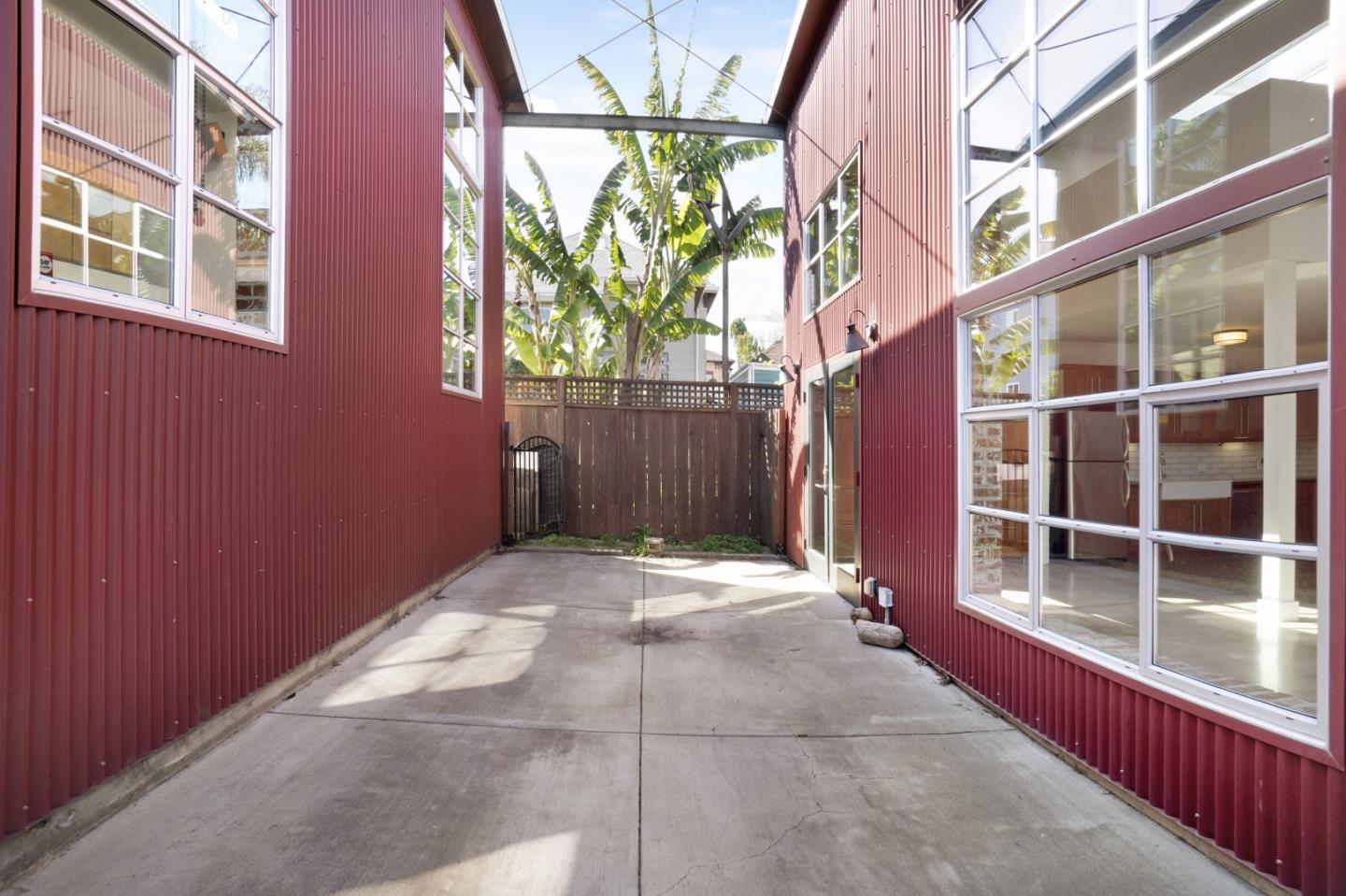 829 21st Street # 4, Oakland, California 94607, 1 Bedroom Bedrooms, ,2 BathroomsBathrooms,Residential Lease,For Rent,829 21st Street # 4,ML81974668