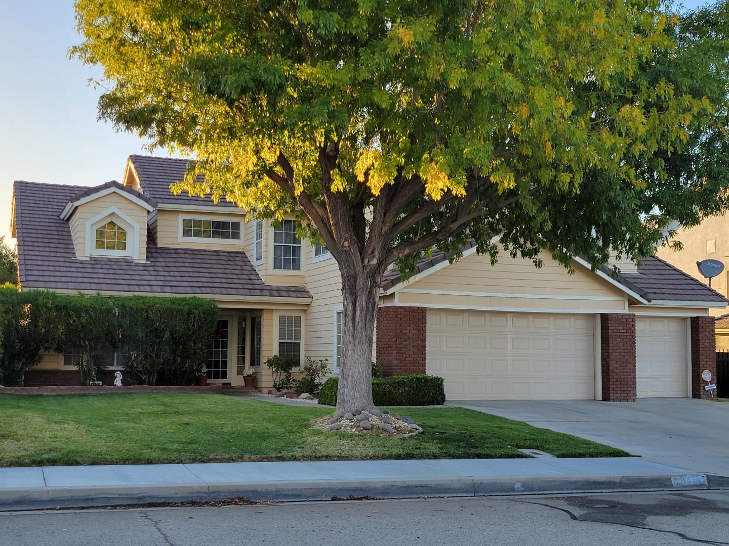 42525 62nd St W, Lancaster, CA 93536