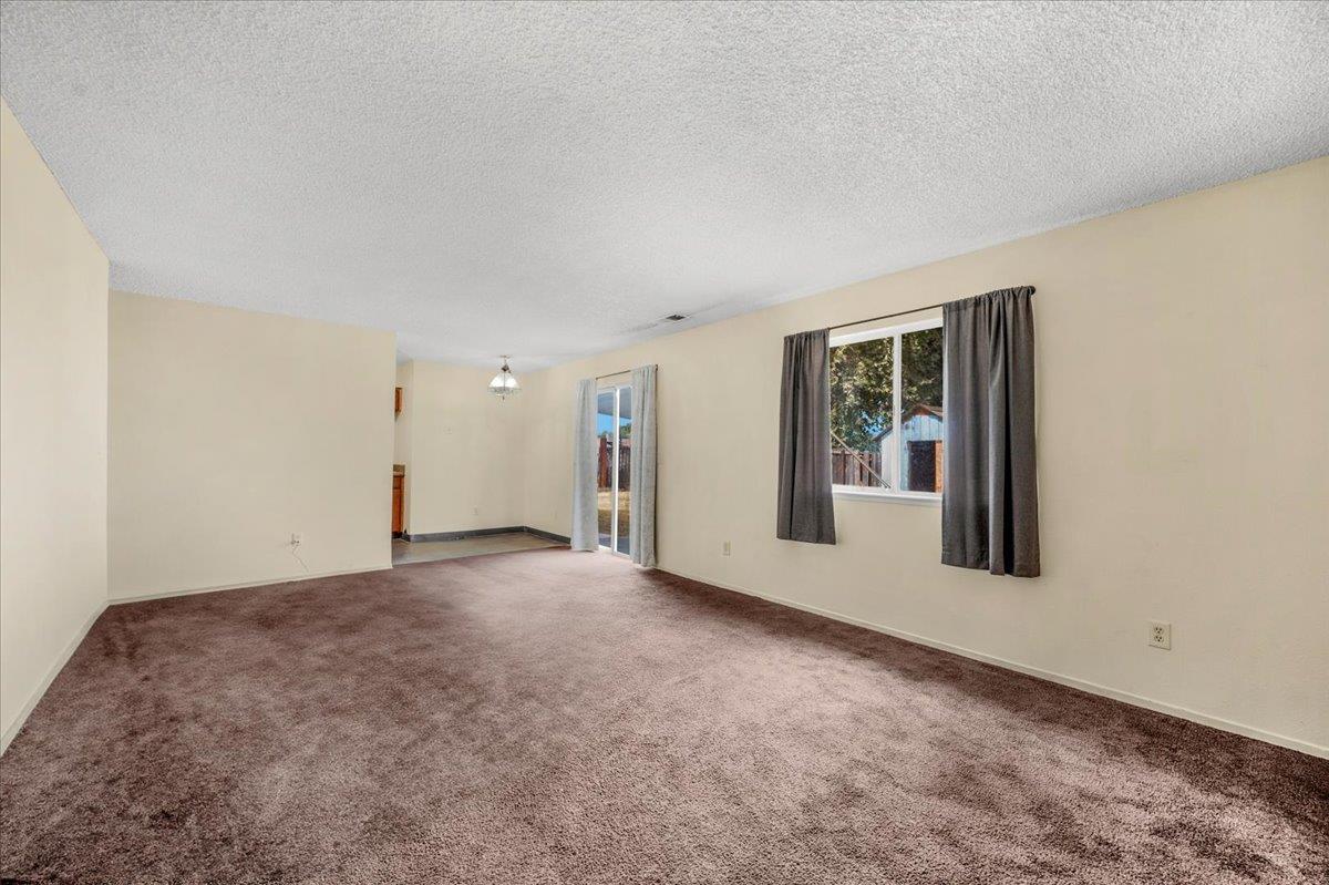 Detail Gallery Image 12 of 35 For 1346 Davis St, Hanford,  CA 93230 - 3 Beds | 2 Baths