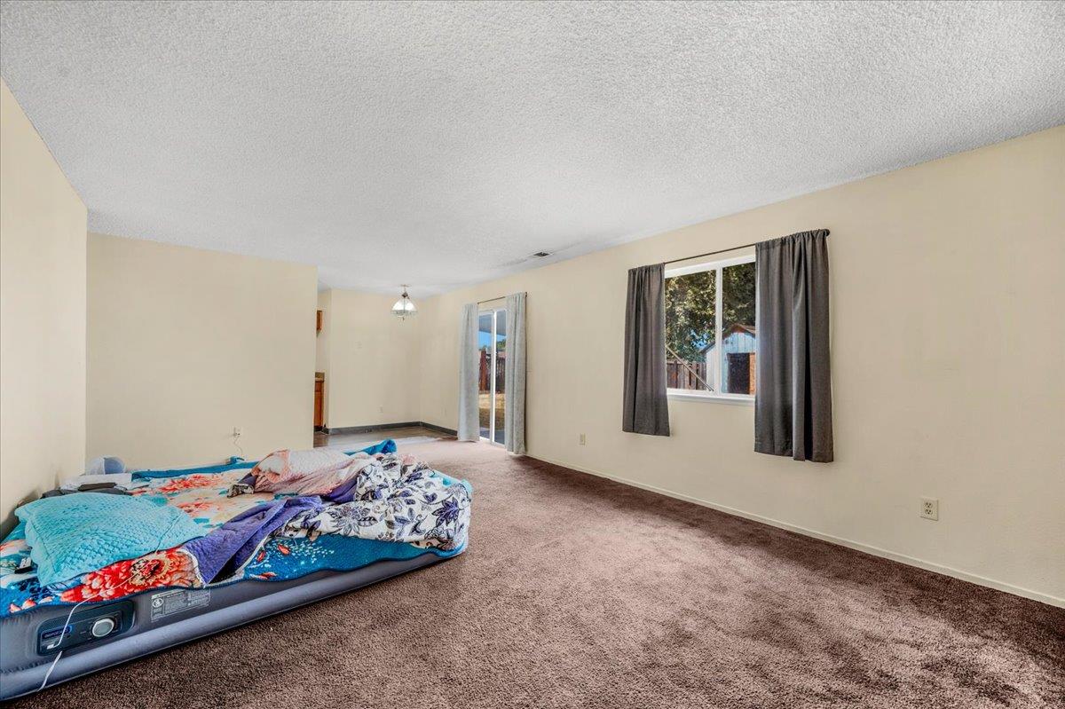 Detail Gallery Image 13 of 35 For 1346 Davis St, Hanford,  CA 93230 - 3 Beds | 2 Baths