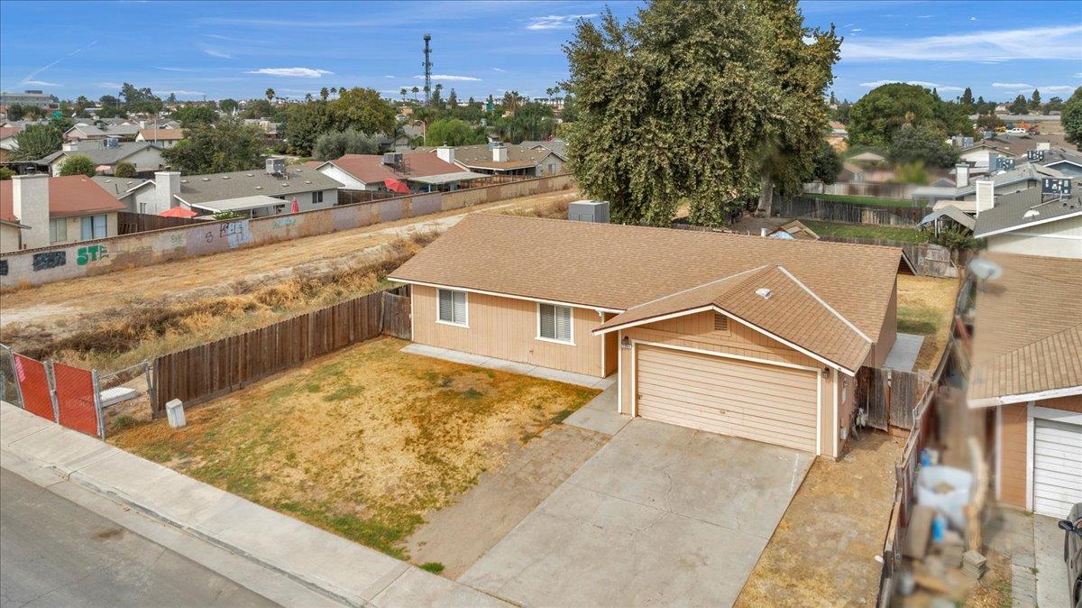 Detail Gallery Image 2 of 35 For 1346 Davis St, Hanford,  CA 93230 - 3 Beds | 2 Baths