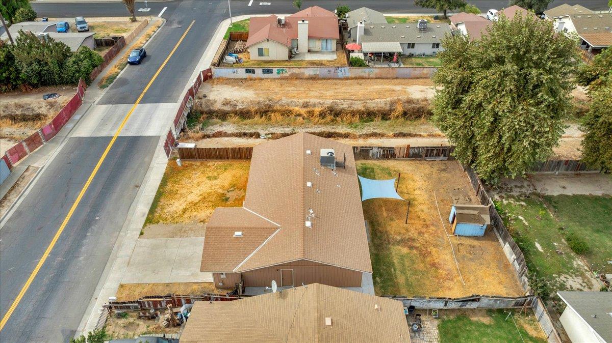 Detail Gallery Image 3 of 35 For 1346 Davis St, Hanford,  CA 93230 - 3 Beds | 2 Baths