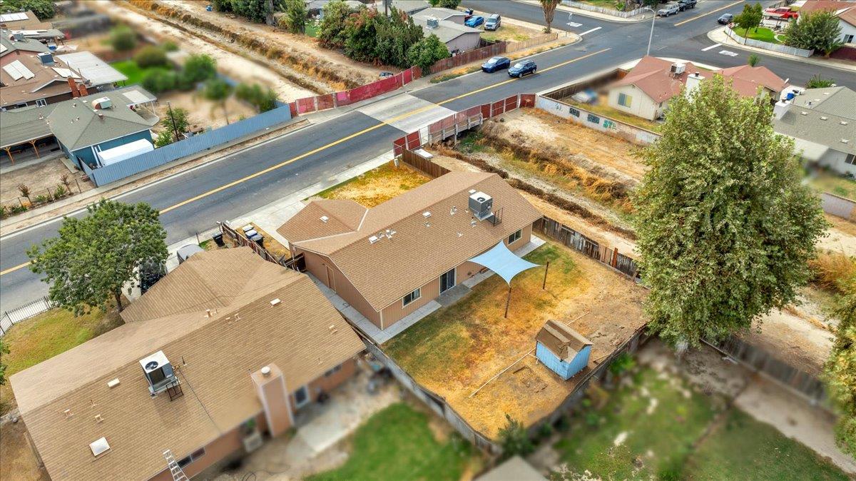 Detail Gallery Image 4 of 35 For 1346 Davis St, Hanford,  CA 93230 - 3 Beds | 2 Baths