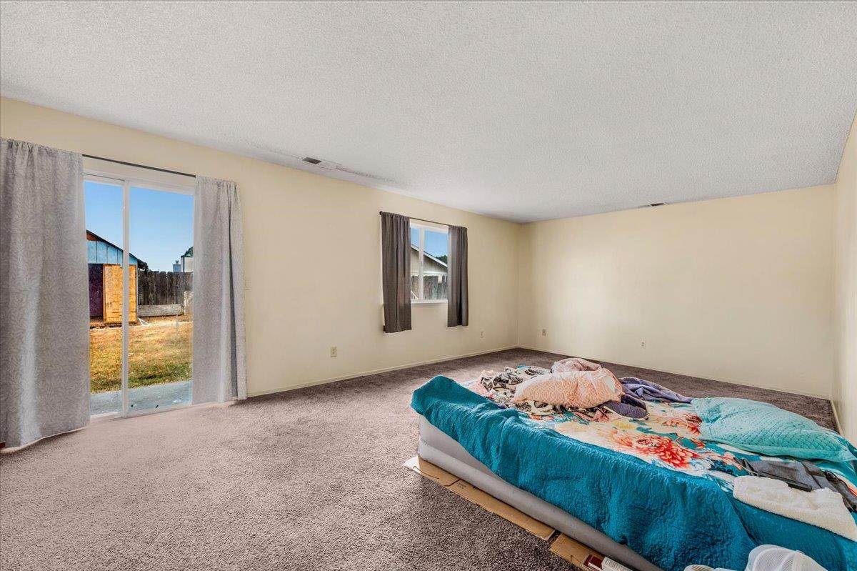 Detail Gallery Image 9 of 35 For 1346 Davis St, Hanford,  CA 93230 - 3 Beds | 2 Baths
