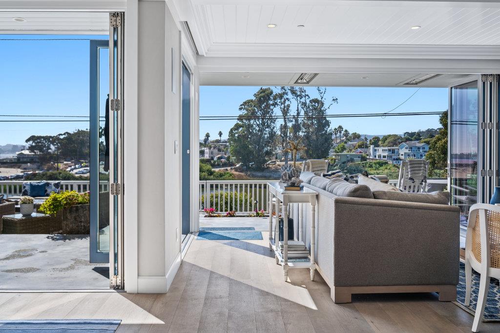 Detail Gallery Image 13 of 79 For 2992 E Cliff Dr, Santa Cruz,  CA 95062 - 3 Beds | 3/1 Baths