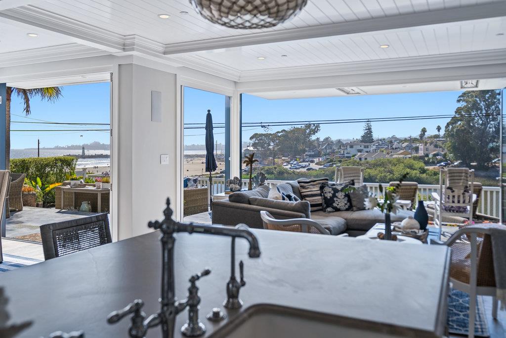 Detail Gallery Image 23 of 79 For 2992 E Cliff Dr, Santa Cruz,  CA 95062 - 3 Beds | 3/1 Baths