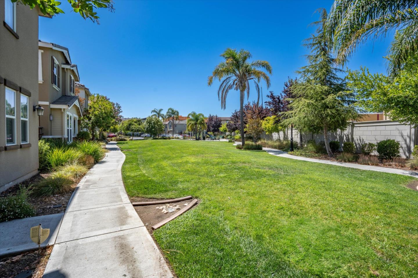 Detail Gallery Image 45 of 46 For 628 Montage Cir, East Palo Alto,  CA 94303 - 4 Beds | 2/1 Baths