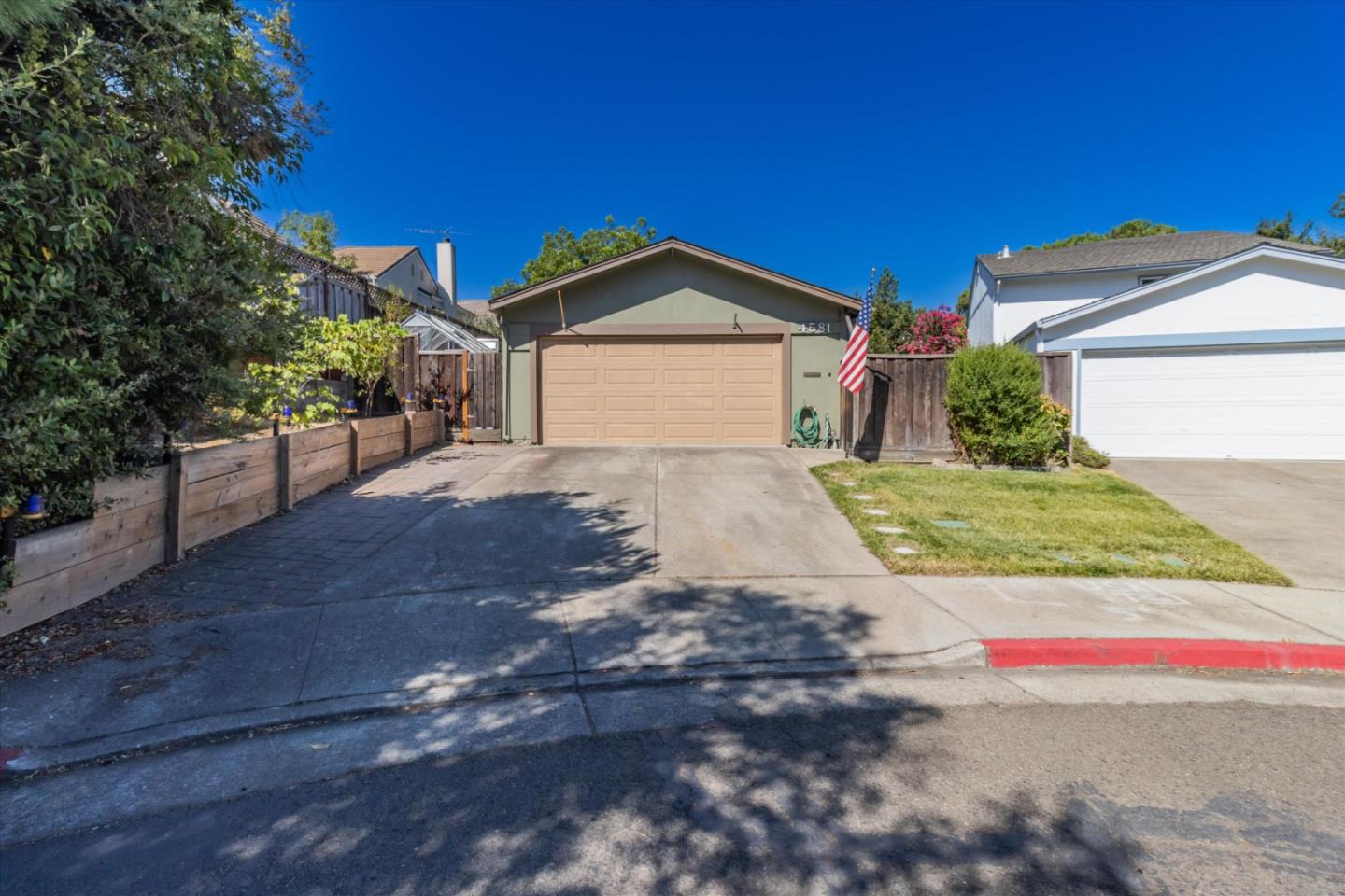 Detail Gallery Image 1 of 1 For 4581 Abbeygate Ct, San Jose,  CA 95124 - 2 Beds | 1 Baths