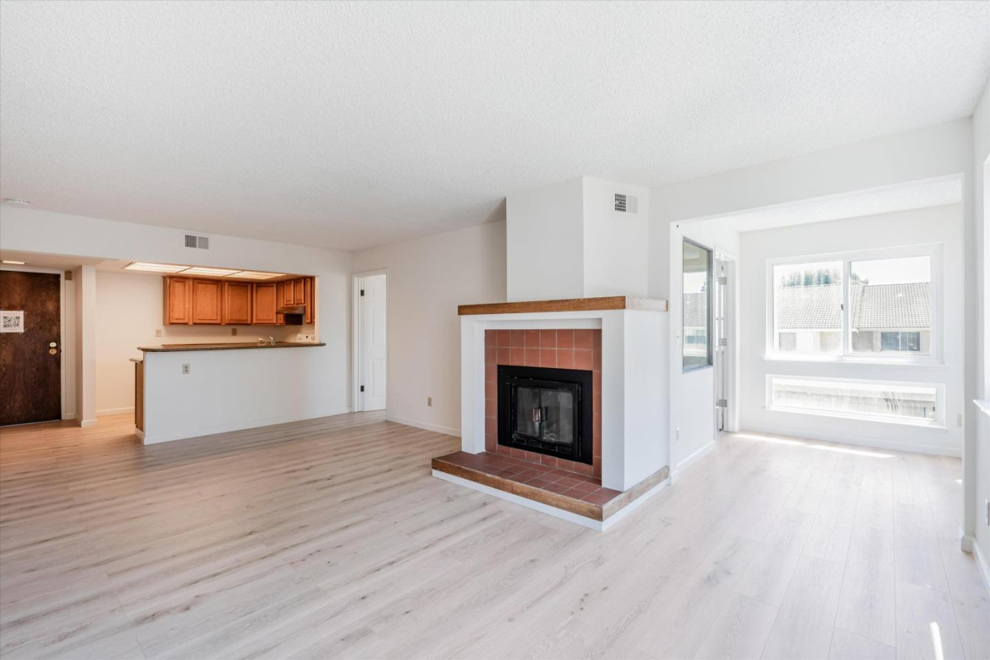 Detail Gallery Image 1 of 30 For 1000 Evergreen Ter #1315,  San Pablo,  CA 94806 - 2 Beds | 2 Baths