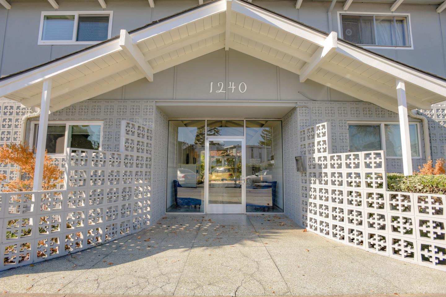 Detail Gallery Image 8 of 17 For 1240 Woodside Rd #15,  Redwood City,  CA 94061 - 2 Beds | 2 Baths