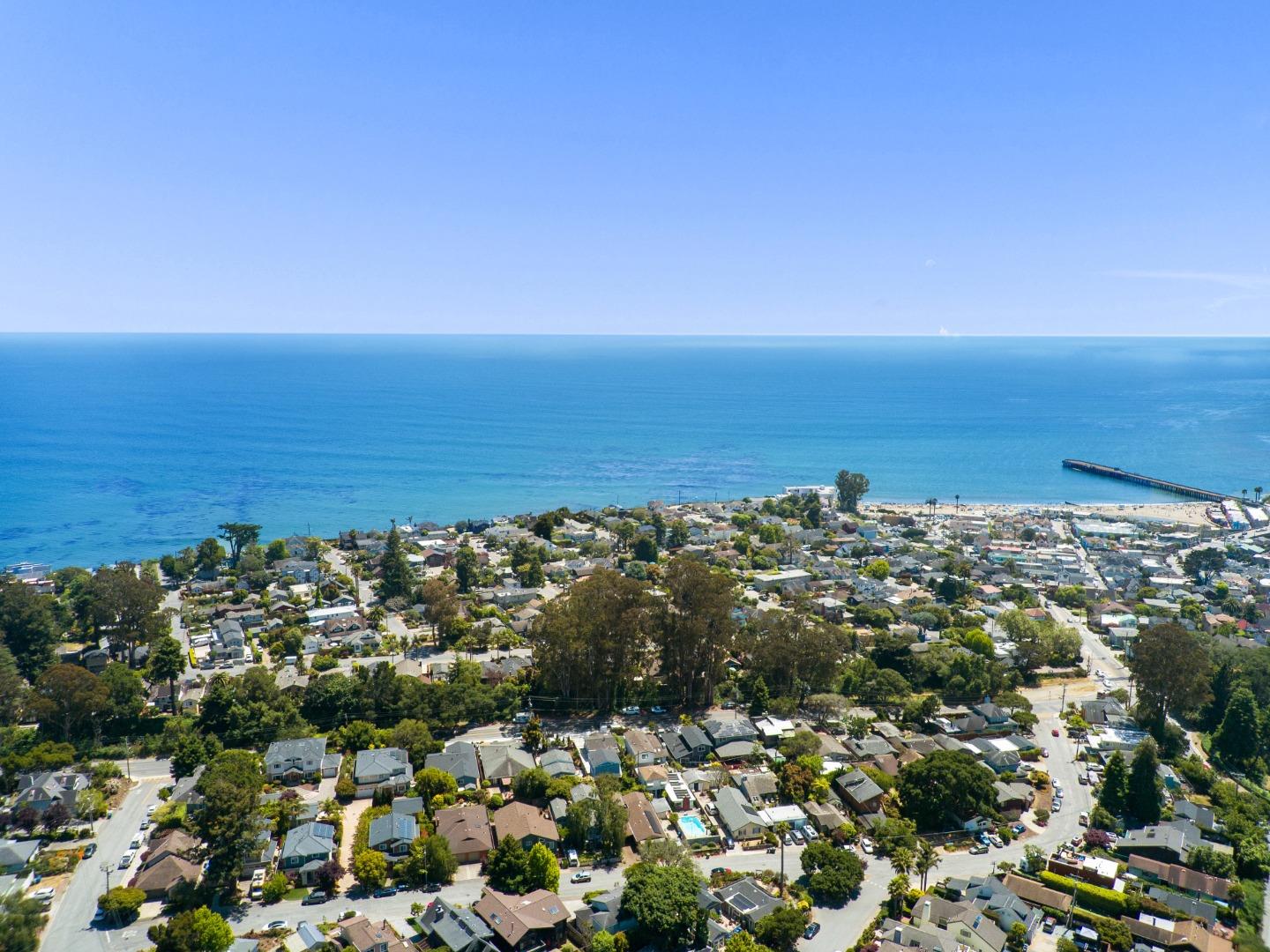 Detail Gallery Image 90 of 94 For 422 Mccormick Ave, Capitola,  CA 95010 - 5 Beds | 4/1 Baths