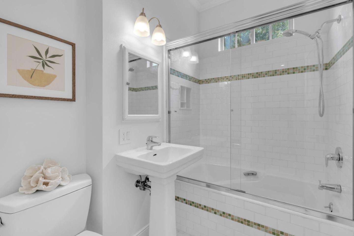 Detail Gallery Image 11 of 42 For 103 Edinburgh St, San Francisco,  CA 94112 - 3 Beds | 2 Baths