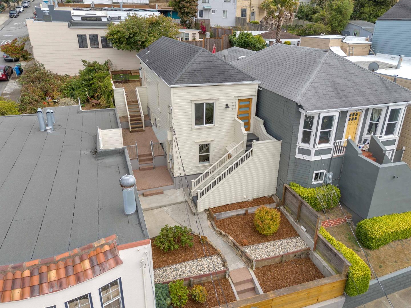 Detail Gallery Image 2 of 42 For 103 Edinburgh St, San Francisco,  CA 94112 - 3 Beds | 2 Baths