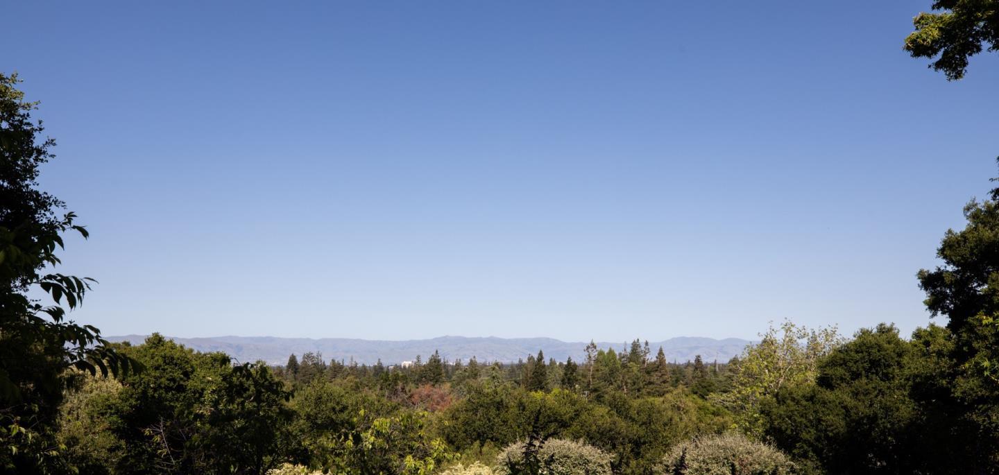 Detail Gallery Image 14 of 62 For 14120 Miranda Rd, Los Altos Hills,  CA 94022 - 5 Beds | 4/1 Baths