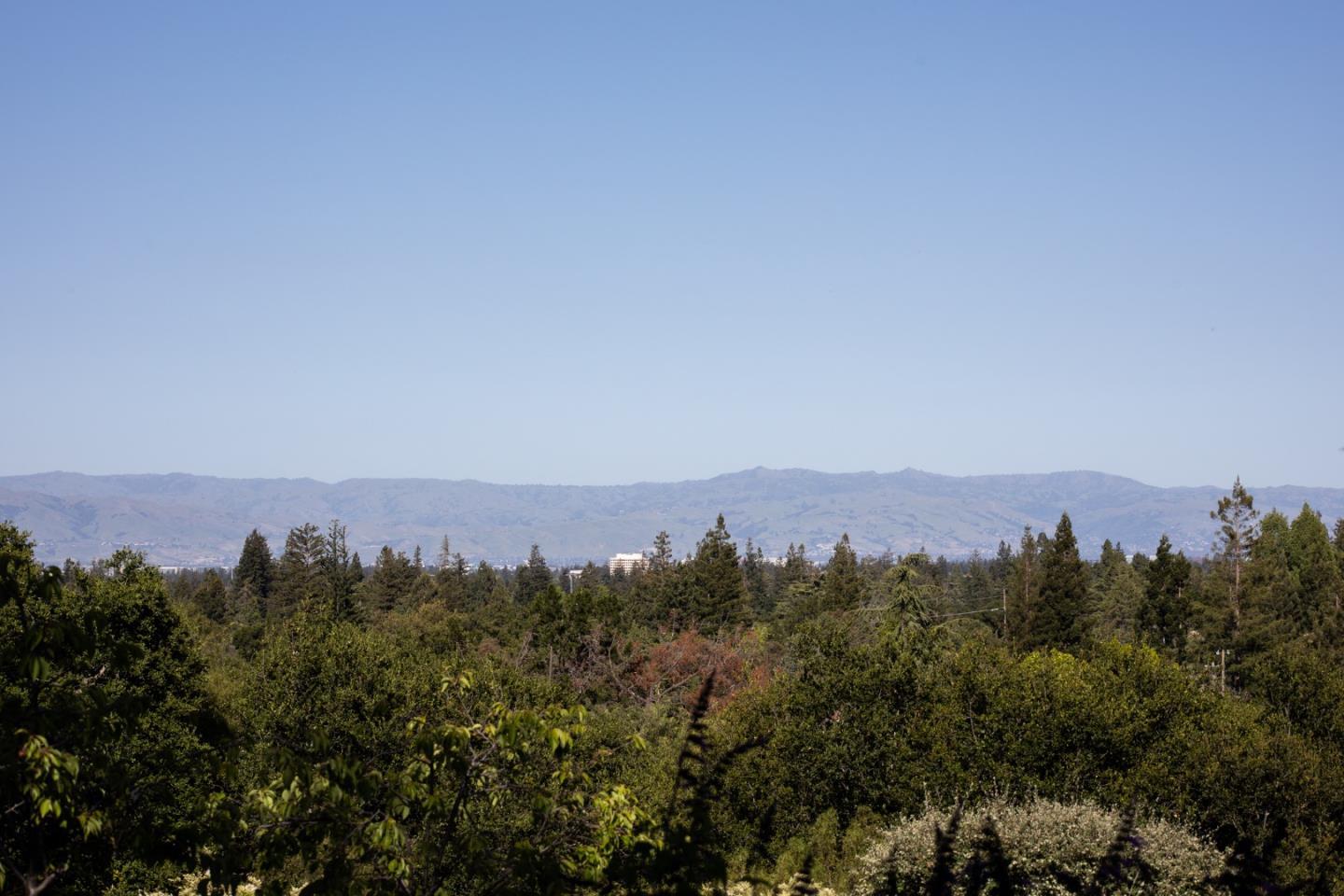 Detail Gallery Image 15 of 62 For 14120 Miranda Rd, Los Altos Hills,  CA 94022 - 5 Beds | 4/1 Baths