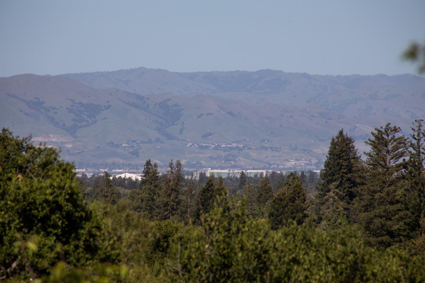 Detail Gallery Image 16 of 62 For 14120 Miranda Rd, Los Altos Hills,  CA 94022 - 5 Beds | 4/1 Baths