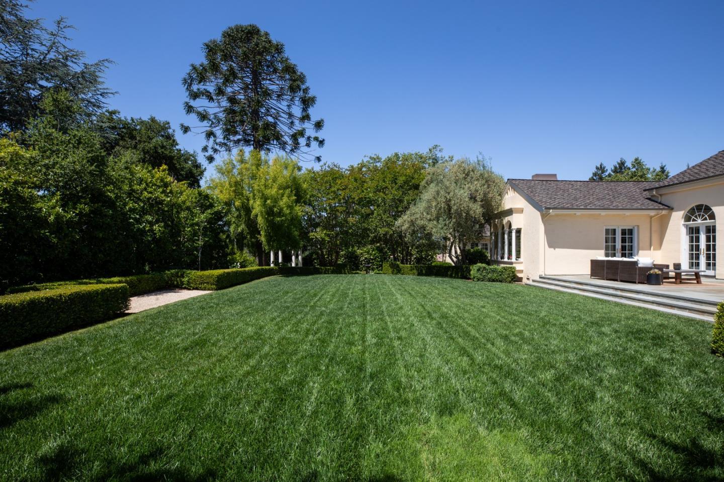 Detail Gallery Image 47 of 62 For 14120 Miranda Rd, Los Altos Hills,  CA 94022 - 5 Beds | 4/1 Baths