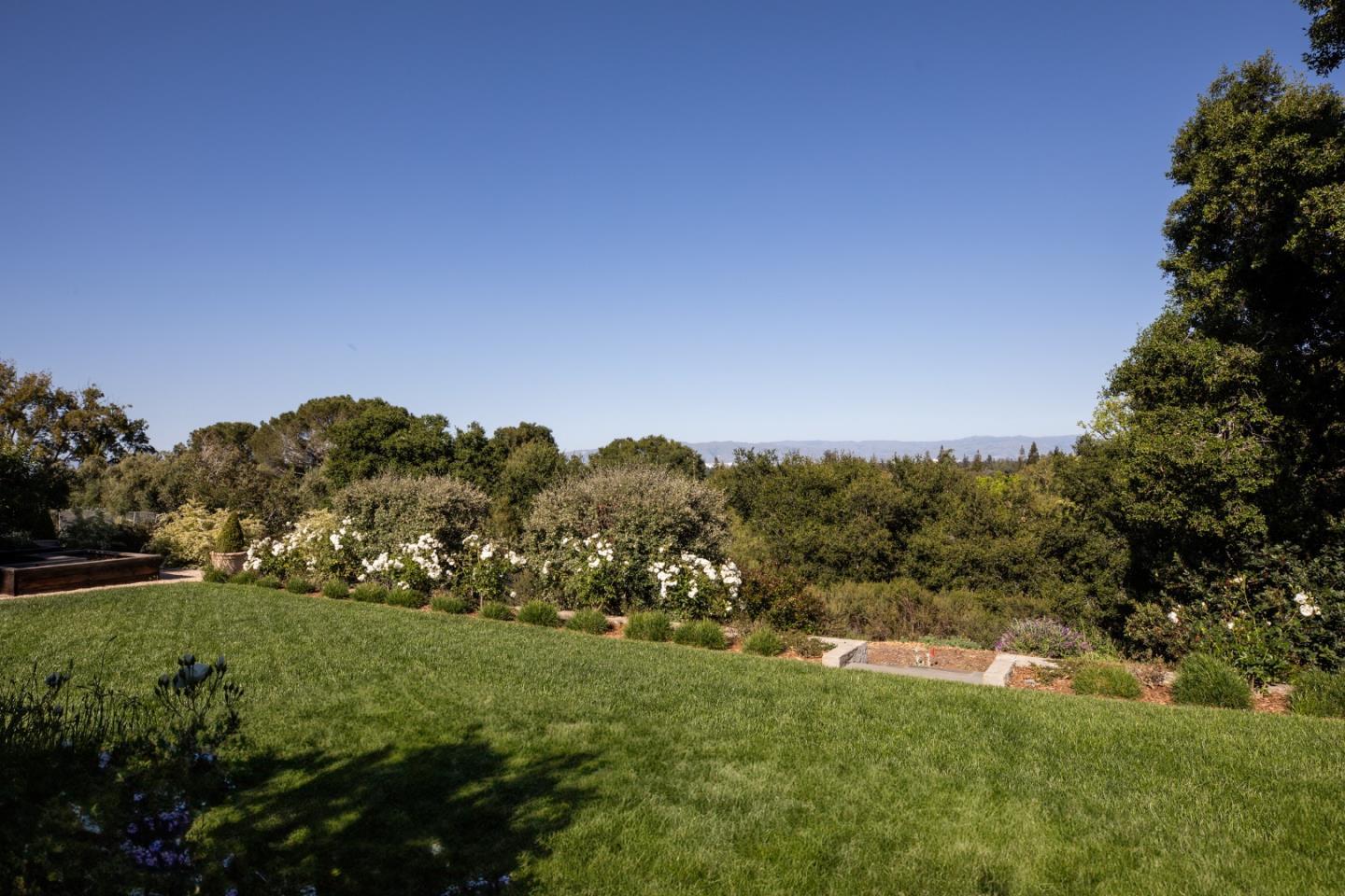 Detail Gallery Image 52 of 62 For 14120 Miranda Rd, Los Altos Hills,  CA 94022 - 5 Beds | 4/1 Baths