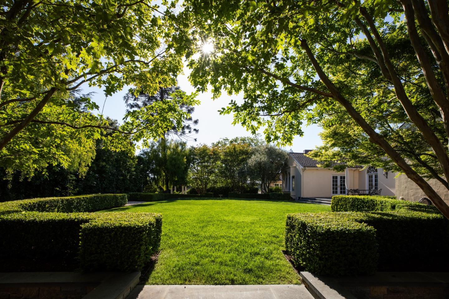 Detail Gallery Image 53 of 62 For 14120 Miranda Rd, Los Altos Hills,  CA 94022 - 5 Beds | 4/1 Baths