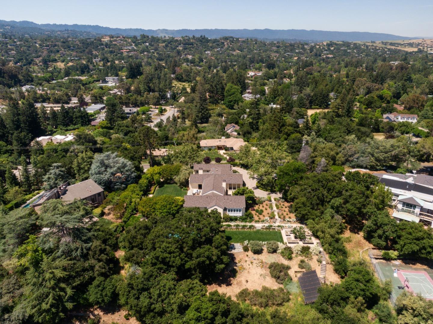 Detail Gallery Image 55 of 62 For 14120 Miranda Rd, Los Altos Hills,  CA 94022 - 5 Beds | 4/1 Baths