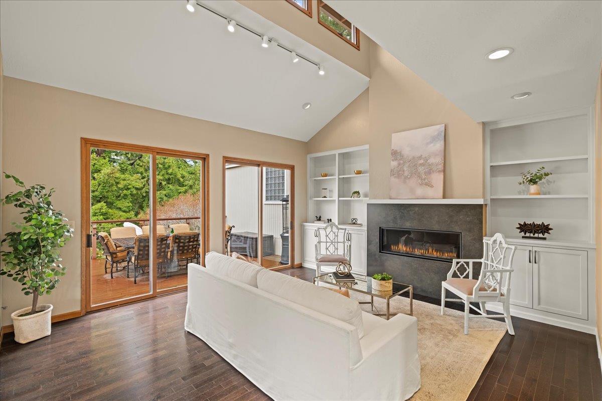 Detail Gallery Image 7 of 64 For 24360 Loma Prieta Ave, Los Gatos,  CA 95033 - 4 Beds | 3/1 Baths