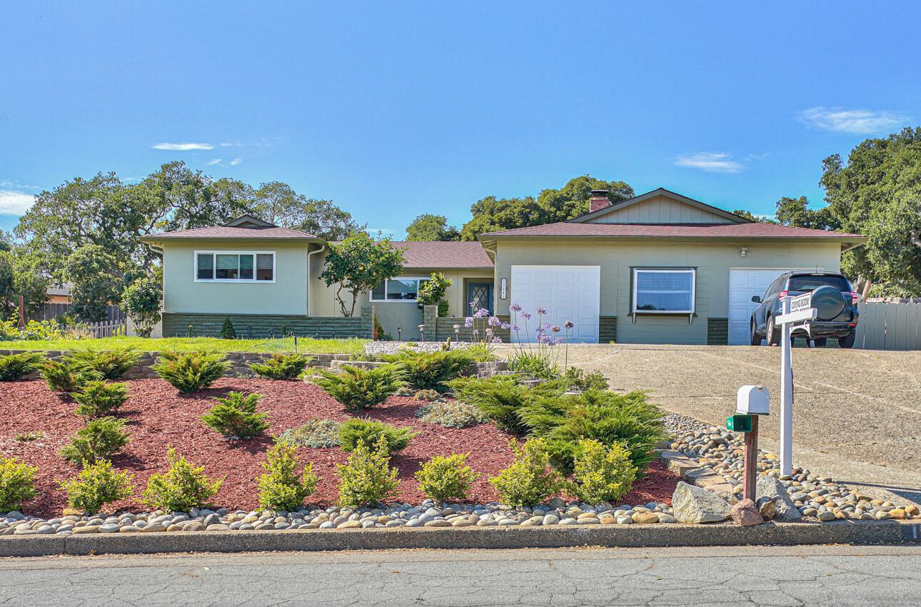 Detail Gallery Image 1 of 29 For 15645 Charter Oak Blvd, Salinas,  CA 93907 - 3 Beds | 2/1 Baths