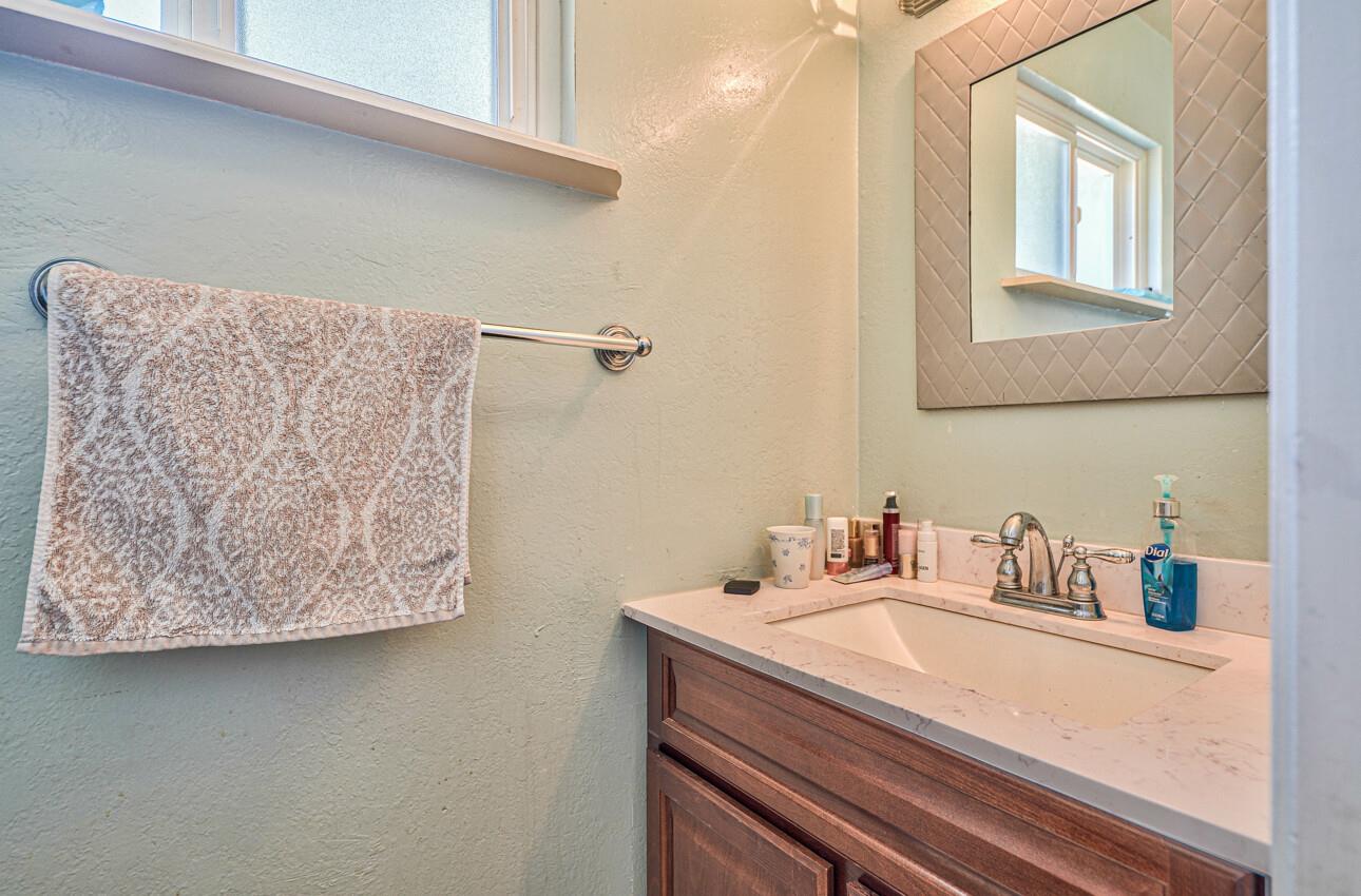 Detail Gallery Image 24 of 29 For 15645 Charter Oak Blvd, Salinas,  CA 93907 - 3 Beds | 2/1 Baths