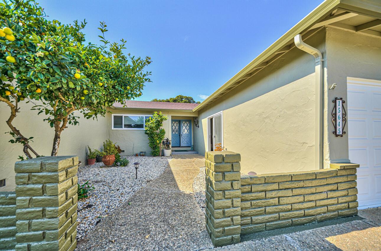 Detail Gallery Image 3 of 29 For 15645 Charter Oak Blvd, Salinas,  CA 93907 - 3 Beds | 2/1 Baths