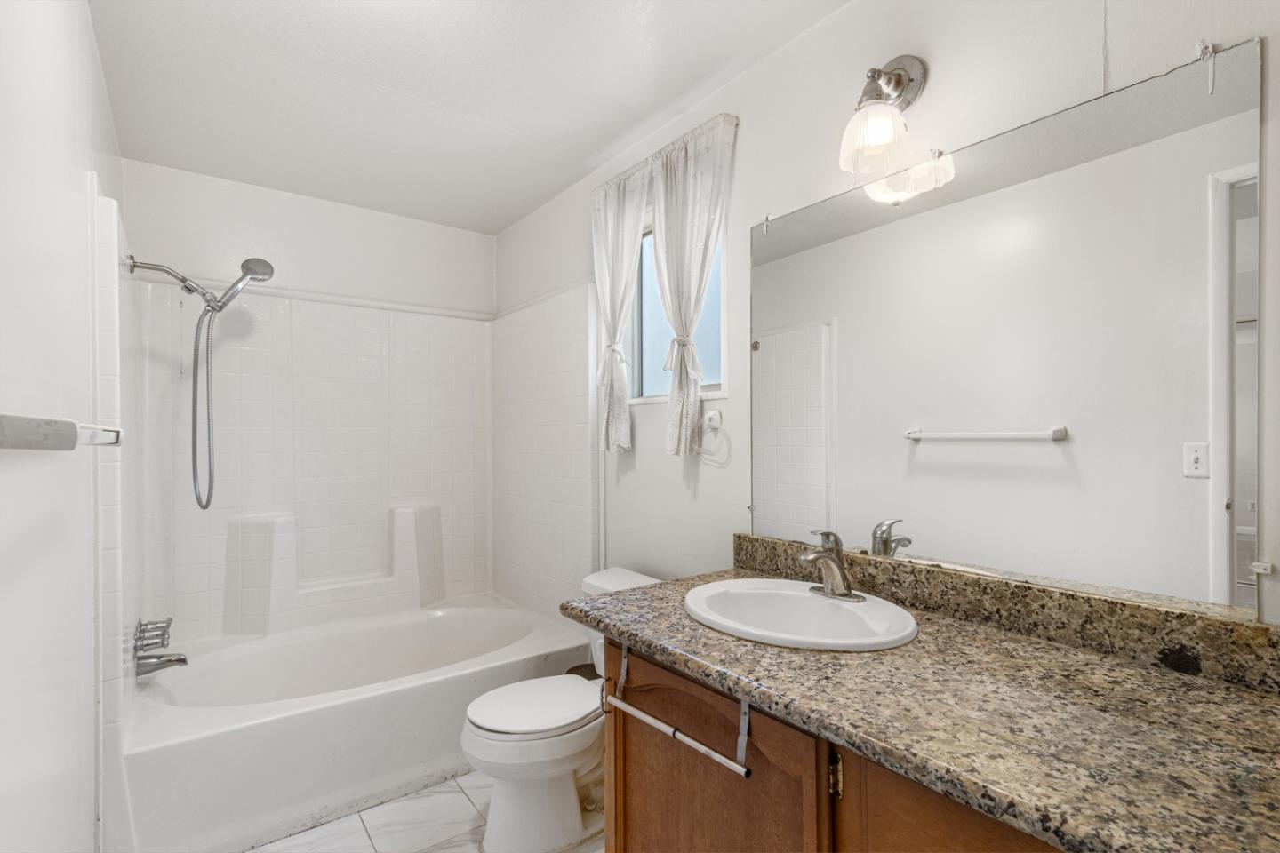 Detail Gallery Image 7 of 15 For 2135 Little Orchard #52,  San Jose,  CA 95125 - 2 Beds | 2 Baths