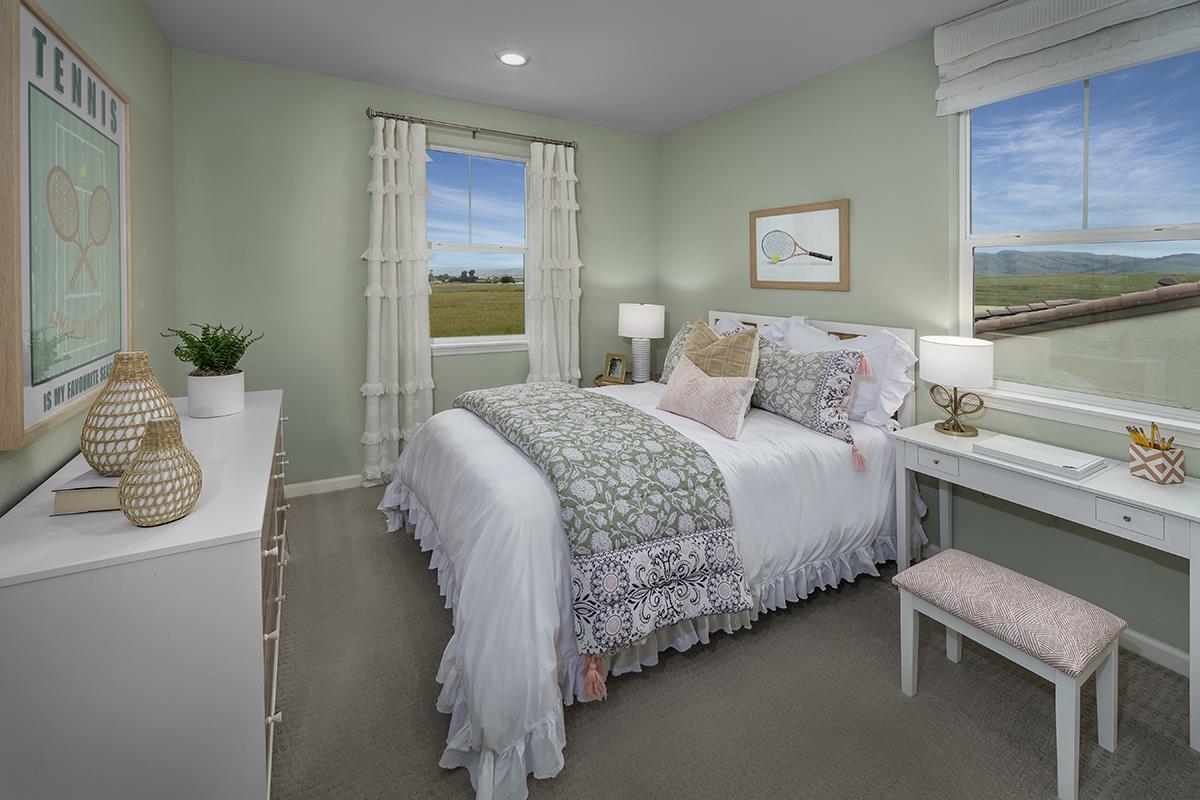 Detail Gallery Image 8 of 10 For 1860 Hydrangea Dr., Hollister,  CA 95023 - 3 Beds | 2/1 Baths