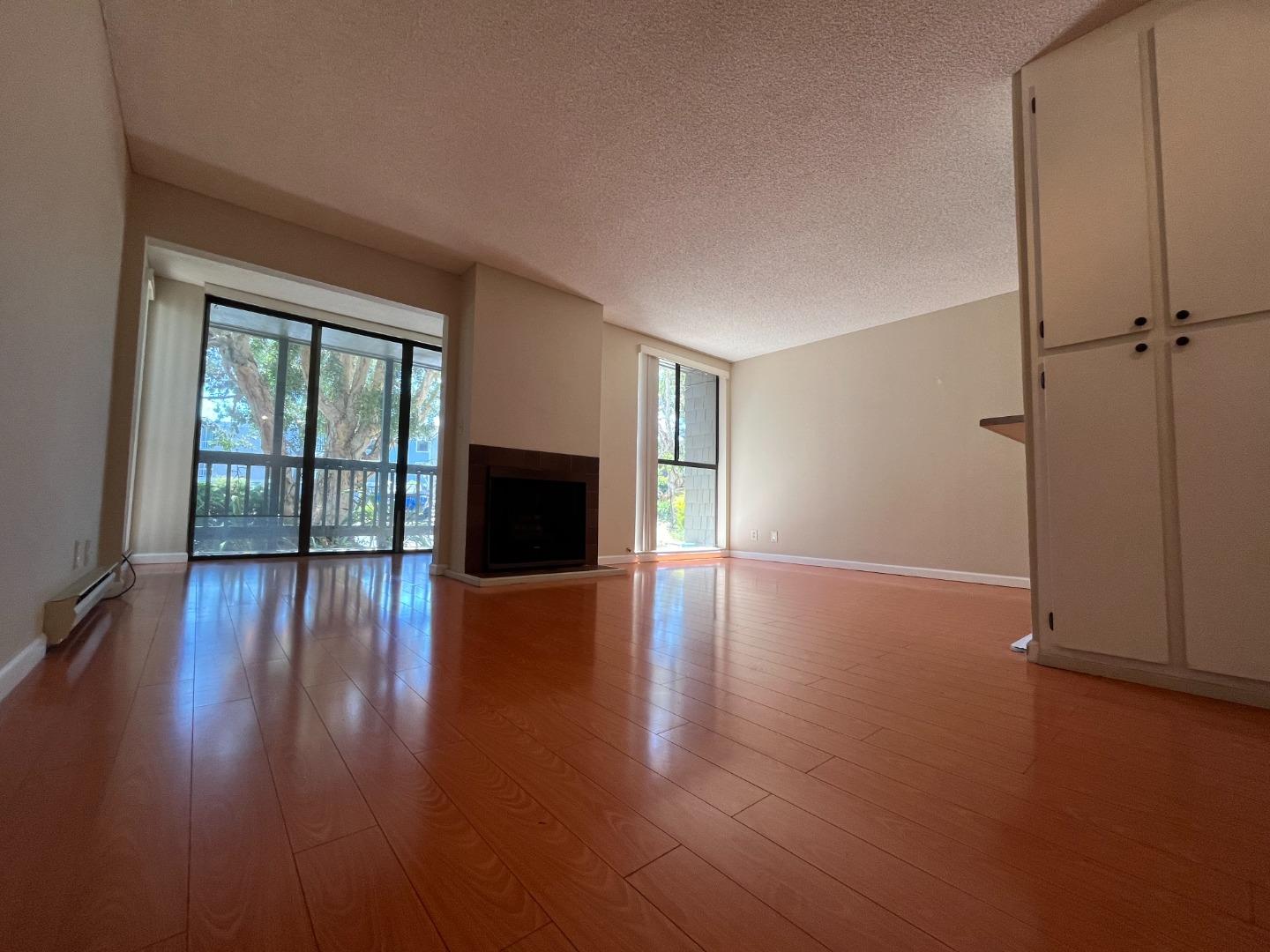 Detail Gallery Image 2 of 18 For 425 Anchor Rd #101,  San Mateo,  CA 94404 - 2 Beds | 1 Baths