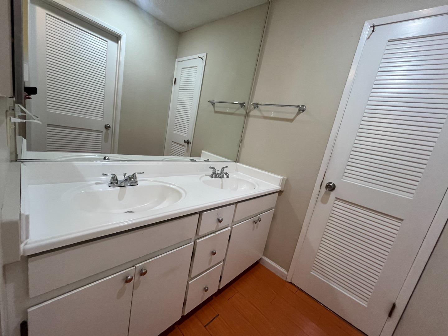 Detail Gallery Image 8 of 18 For 425 Anchor Rd #101,  San Mateo,  CA 94404 - 2 Beds | 1 Baths