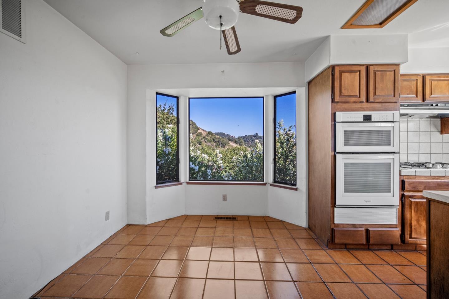 Detail Gallery Image 10 of 18 For 13249 Middle Canyon Rd, Carmel Valley,  CA 93924 - 3 Beds | 2/1 Baths