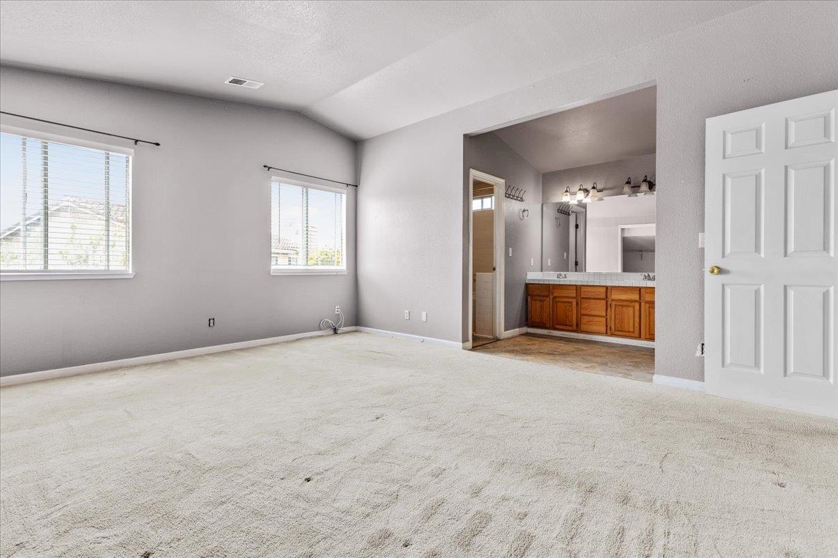 Detail Gallery Image 11 of 26 For 928 Sloat Dr, Salinas,  CA 93907 - 3 Beds | 2/1 Baths