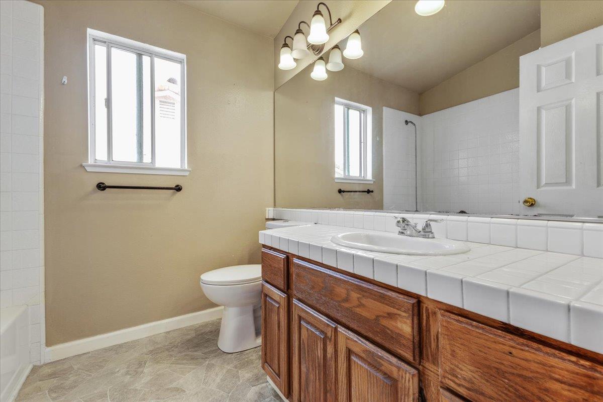 Detail Gallery Image 15 of 26 For 928 Sloat Dr, Salinas,  CA 93907 - 3 Beds | 2/1 Baths