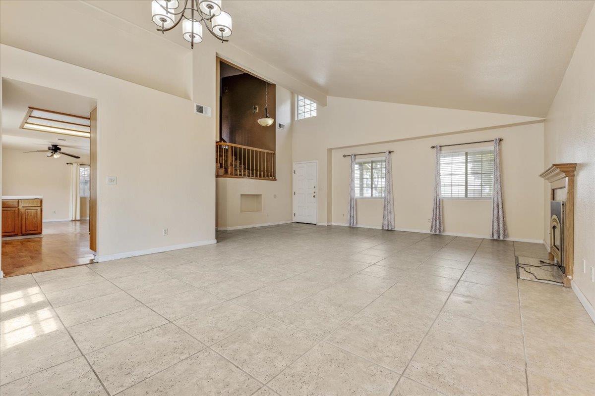 Detail Gallery Image 19 of 26 For 928 Sloat Dr, Salinas,  CA 93907 - 3 Beds | 2/1 Baths