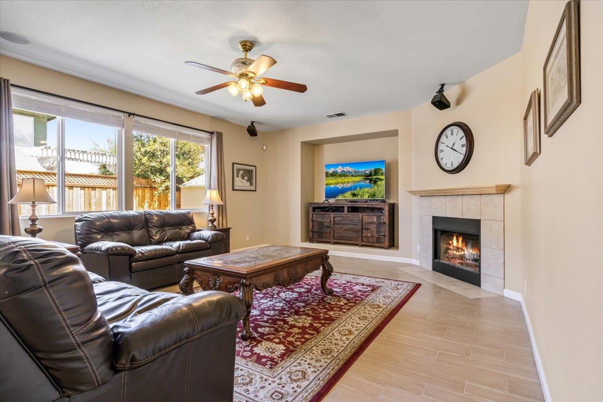 Detail Gallery Image 19 of 53 For 340 Promise Way, Hollister,  CA 95023 - 4 Beds | 3/1 Baths